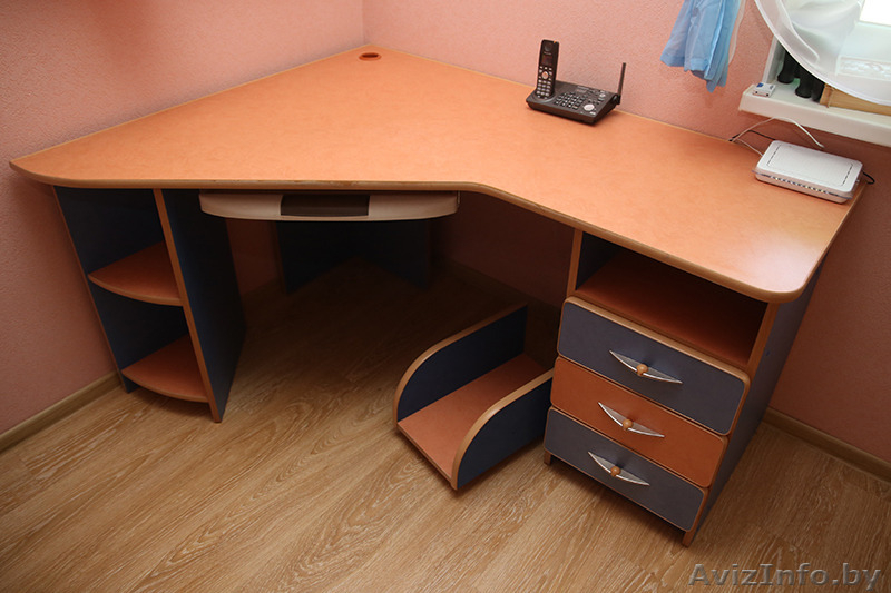 угловой письменный , компьютерный стол. - Изображение #1, Объявление #1292964